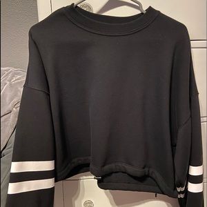 cropped black sweatshirt